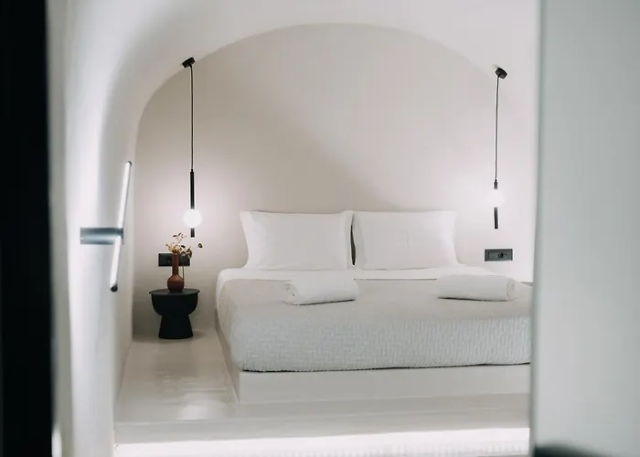 Noir Cave Villa With Private Jacuzzi And Sunset Terrace