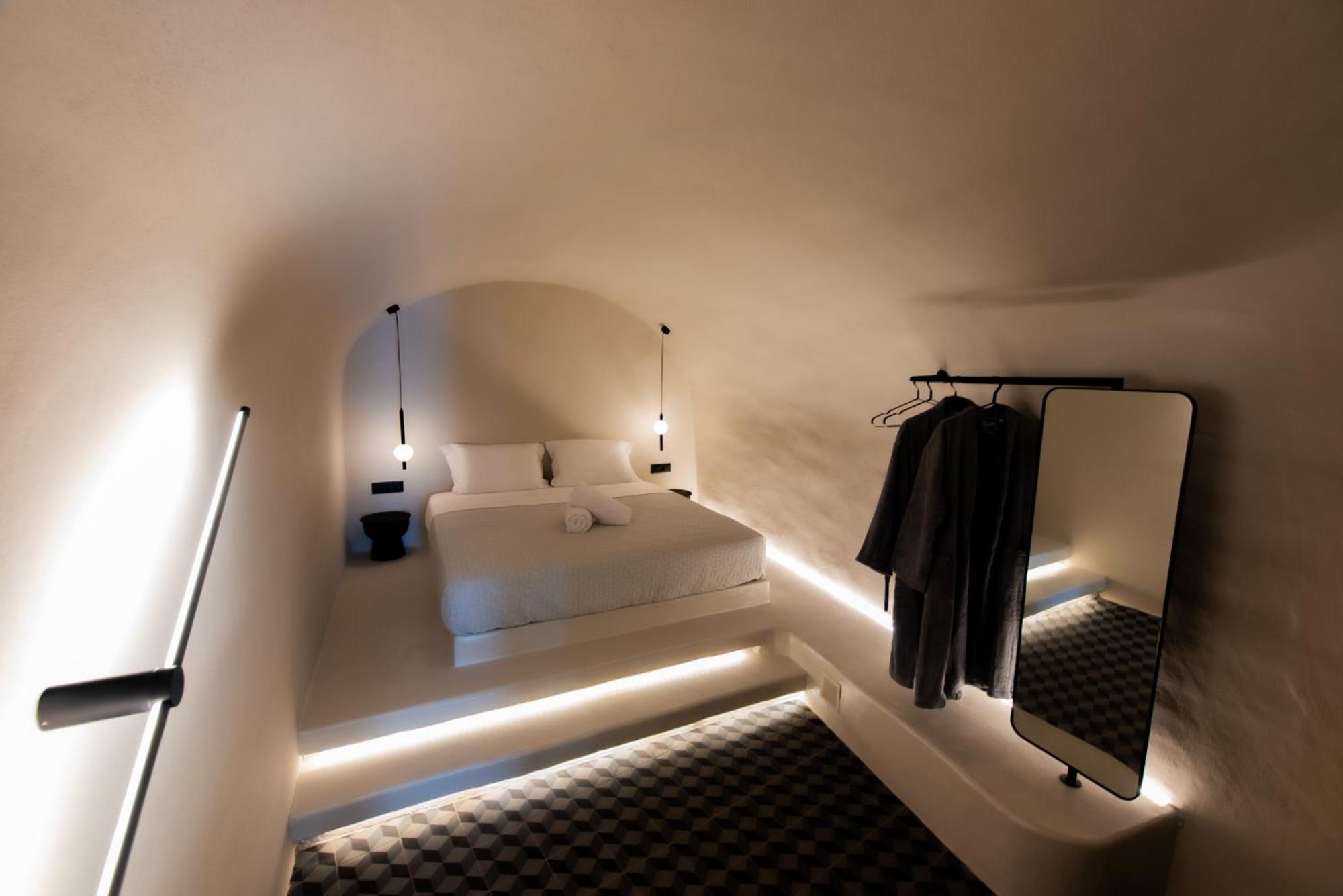 Villa Noir Cave With Private Jacuzzi And Sunset Terrace