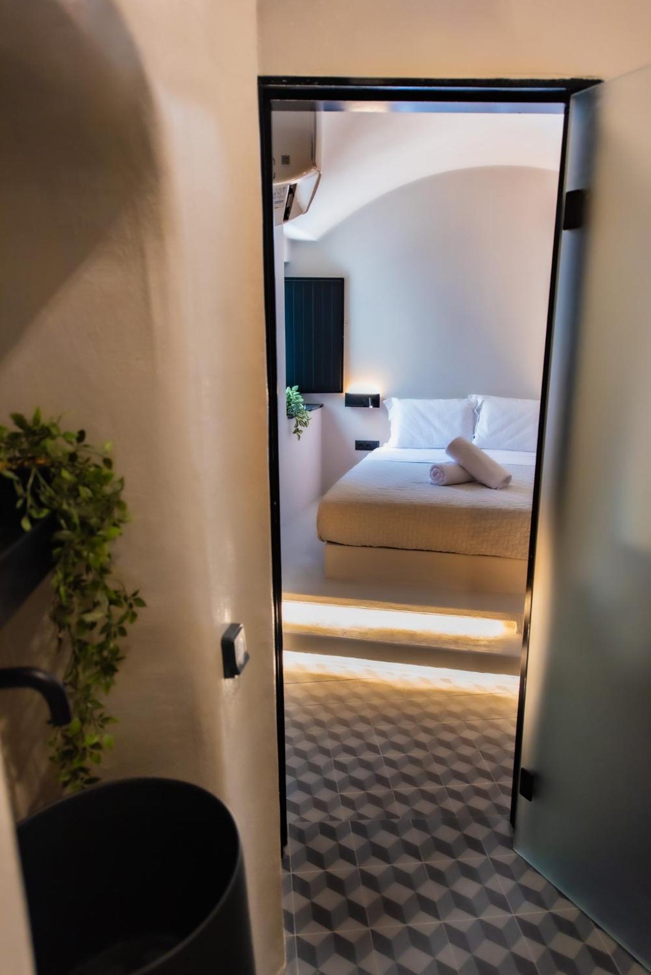 Noir Cave With Private Jacuzzi And Sunset Terrace Villa Pyrgos Kallistis